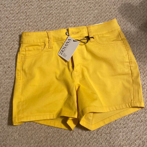 Zenana Outfitters Pants - 🛑Flash sale🛑NWT Zenana yellow shorts size medium